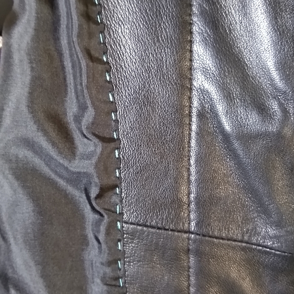 3/4 Length Leather Quilted Twist lock coat - Picture 8 of 11